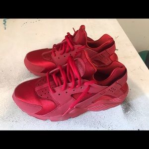 Women’s Nike HUARACHE size 8.5.